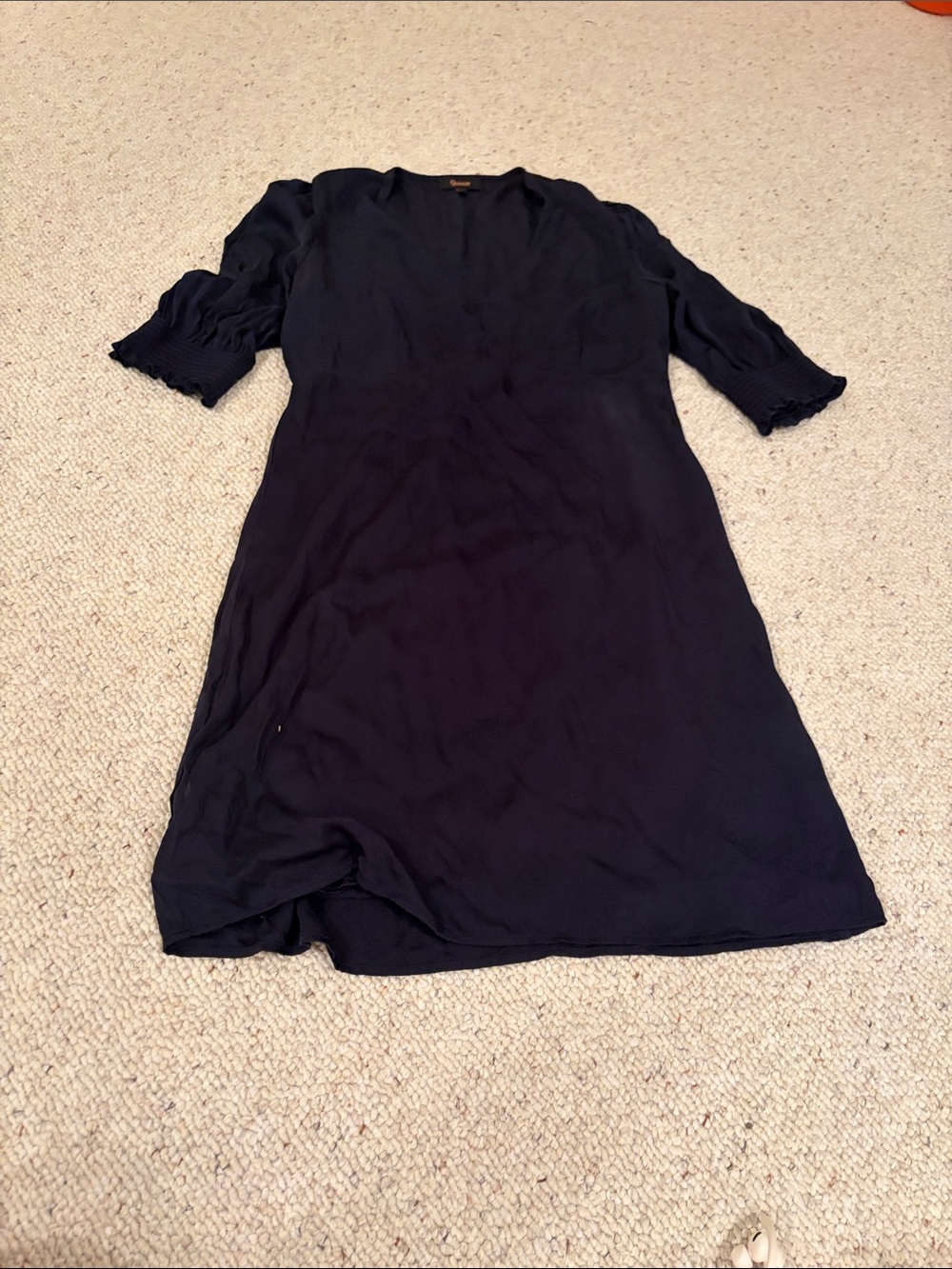Quince size four Women's Navy V-Neck Midi Dress